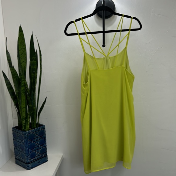 Lime green dress - Picture 3 of 4